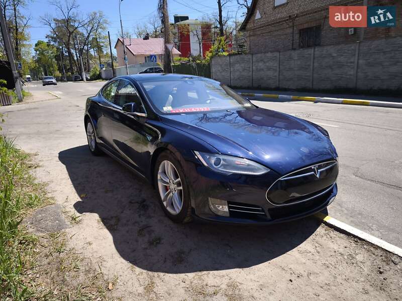 Tesla Model S 2014