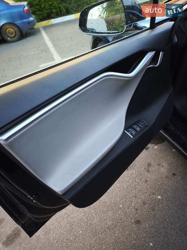 Лифтбек Tesla Model S 2014 в Ирпене