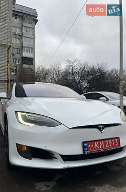 Ліфтбек Tesla Model S 2016 в Львові