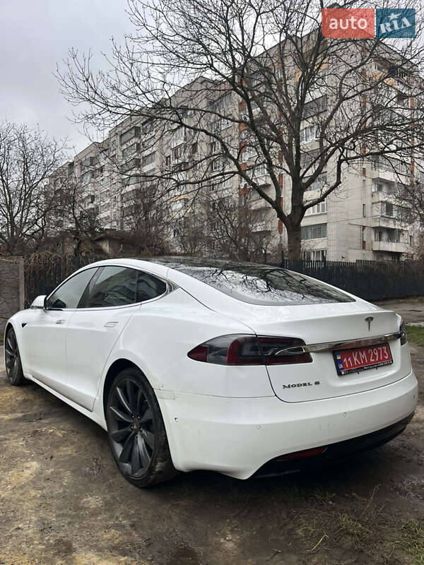 Лифтбек Tesla Model S 2016 в Львове