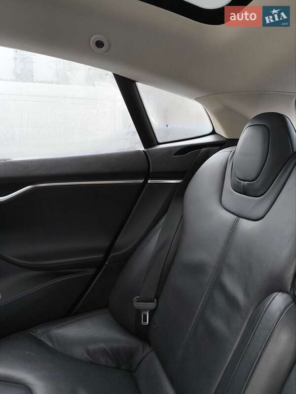 Лифтбек Tesla Model S 2014 в Киеве