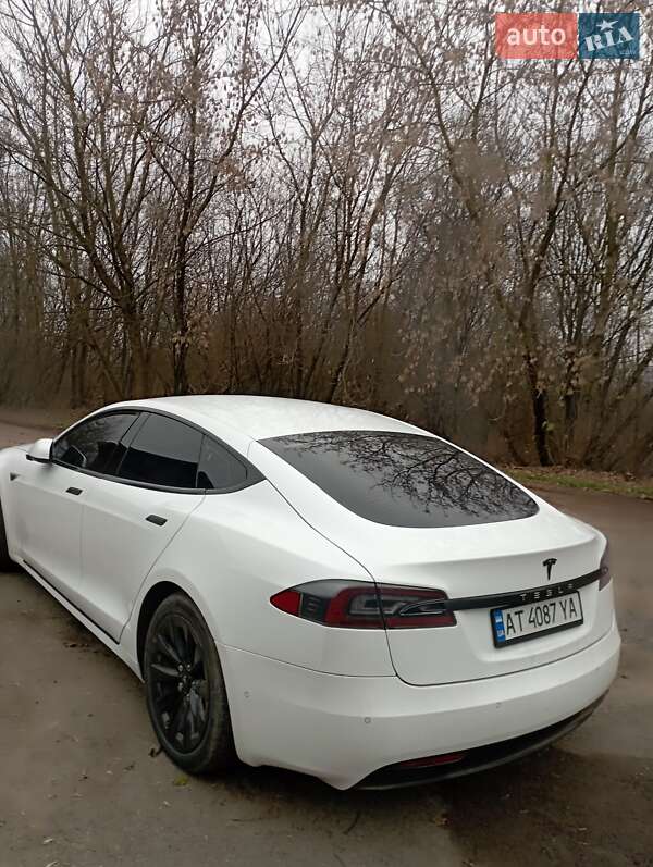 Лифтбек Tesla Model S 2016 в Тлумаче
