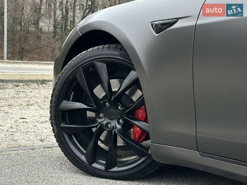 Лифтбек Tesla Model S 2018 в Днепре