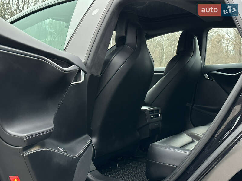 Лифтбек Tesla Model S 2018 в Днепре