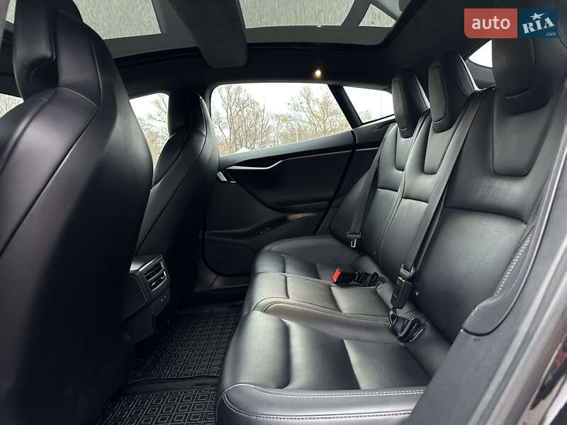 Лифтбек Tesla Model S 2018 в Днепре