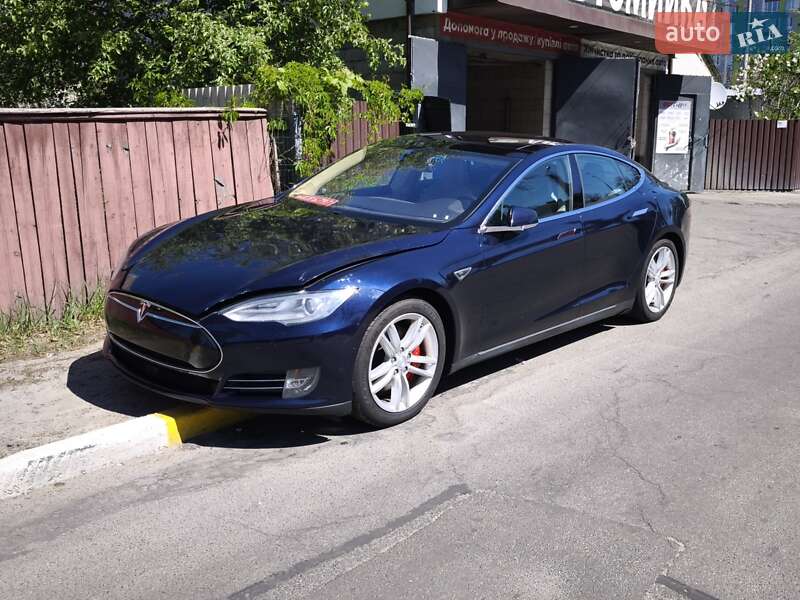 Лифтбек Tesla Model S 2014 в Ирпене