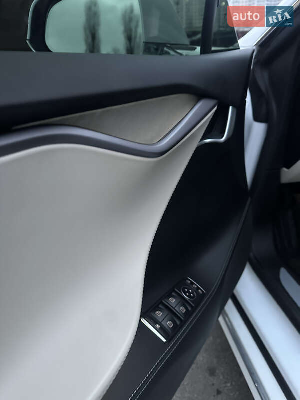 Лифтбек Tesla Model S 2020 в Чернигове фото 11 Лифтбек Tesla Model S 2020 в Чернигове