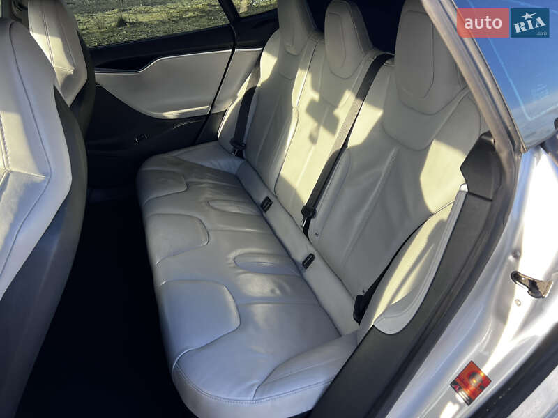 Ліфтбек Tesla Model S 2016 в Українці