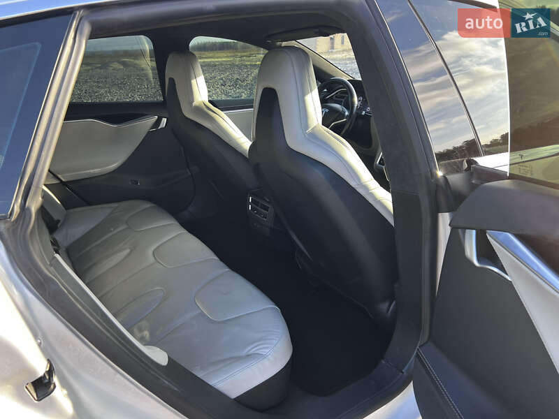 Лифтбек Tesla Model S 2016 в Виннице фото 18 Лифтбек Tesla Model S 2016 в Виннице
