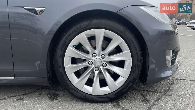 Лифтбек Tesla Model S 2018 в Киеве фото 24 Лифтбек Tesla Model S 2018 в Киеве