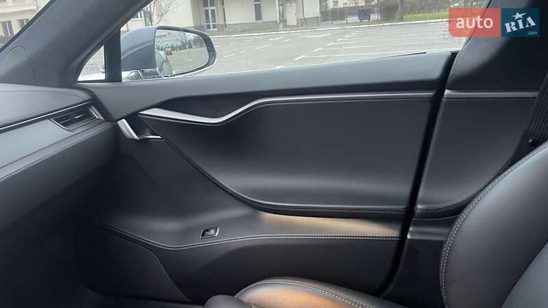 Лифтбек Tesla Model S 2018 в Киеве фото 32 Лифтбек Tesla Model S 2018 в Киеве