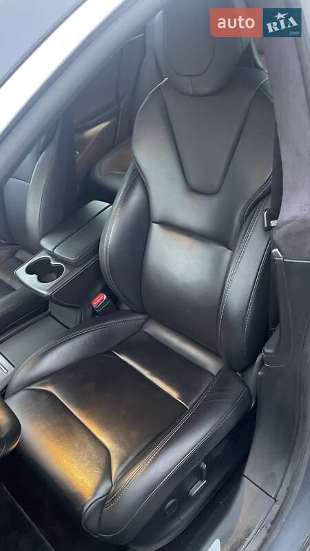 Лифтбек Tesla Model S 2018 в Киеве фото 49 Лифтбек Tesla Model S 2018 в Киеве