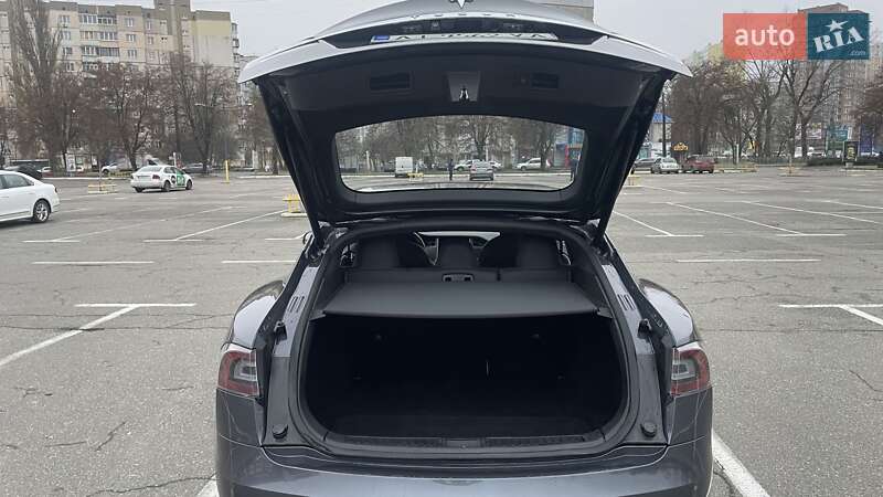 Лифтбек Tesla Model S 2018 в Киеве фото 56 Лифтбек Tesla Model S 2018 в Киеве