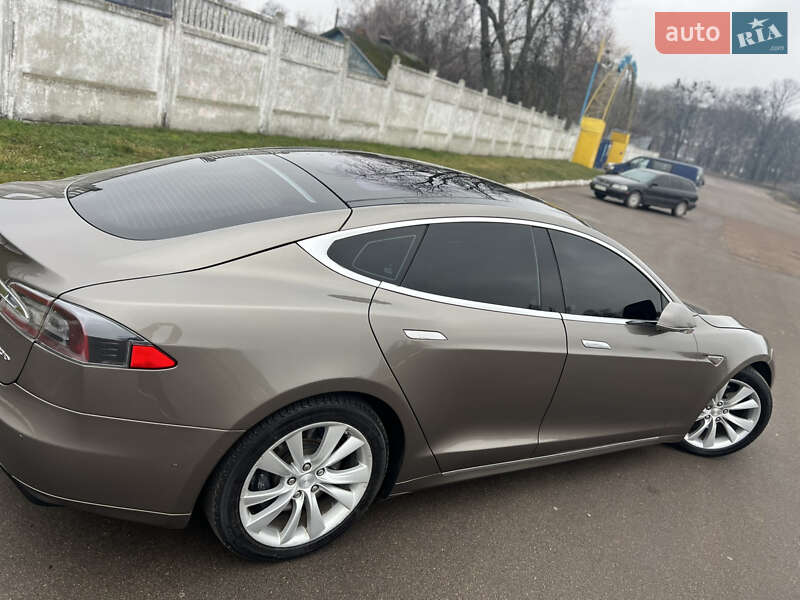 Лифтбек Tesla Model S 2015 в Прилуках фото 22 Лифтбек Tesla Model S 2015 в Прилуках
