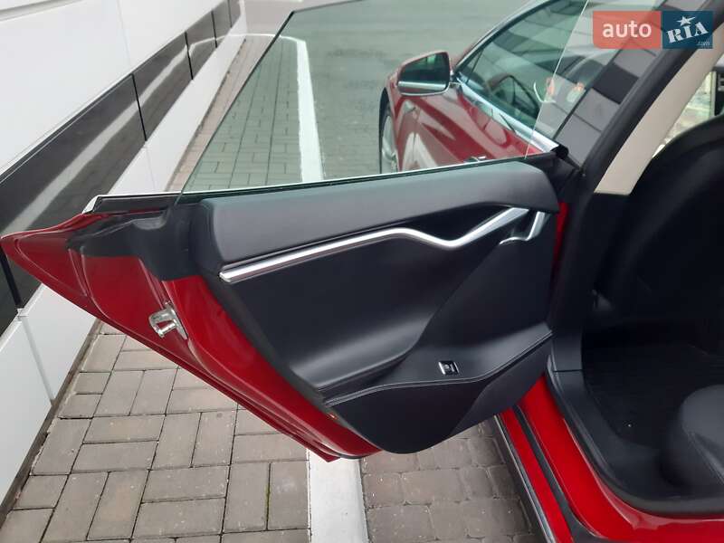 Лифтбек Tesla Model S 2014 в Ровно