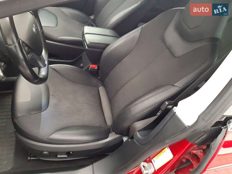 Лифтбек Tesla Model S 2014 в Ровно