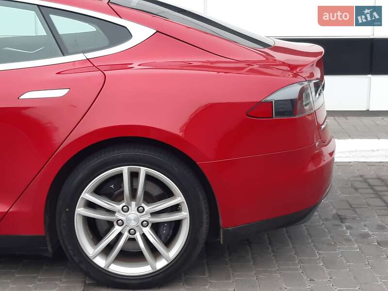 Лифтбек Tesla Model S 2014 в Ровно