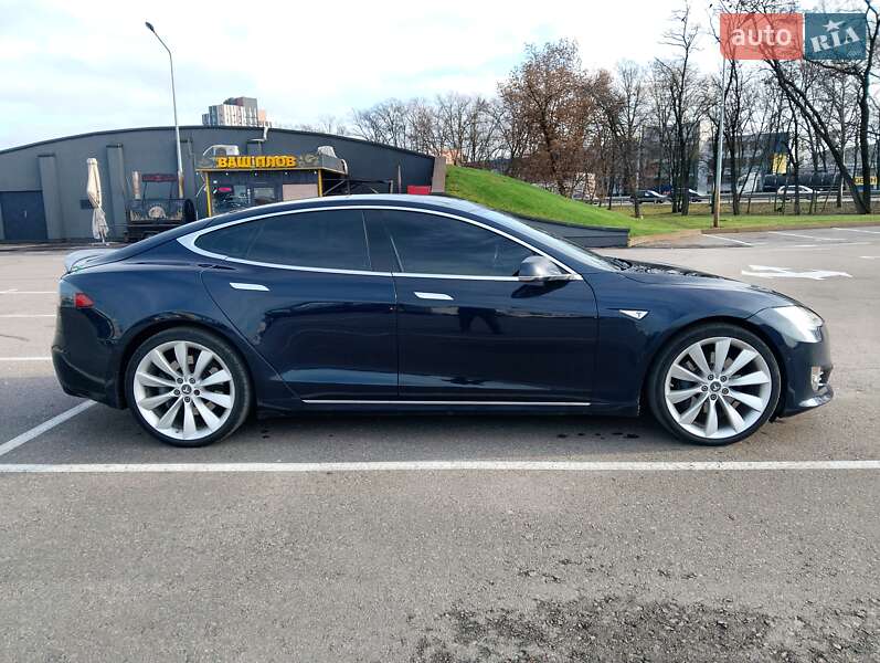 Ліфтбек Tesla Model S 2014 в Києві