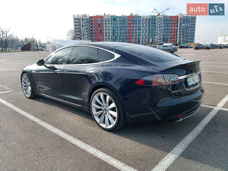 Ліфтбек Tesla Model S 2014 в Києві