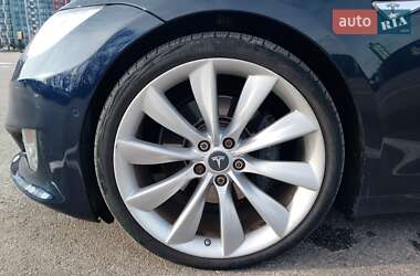 Ліфтбек Tesla Model S 2014 в Києві