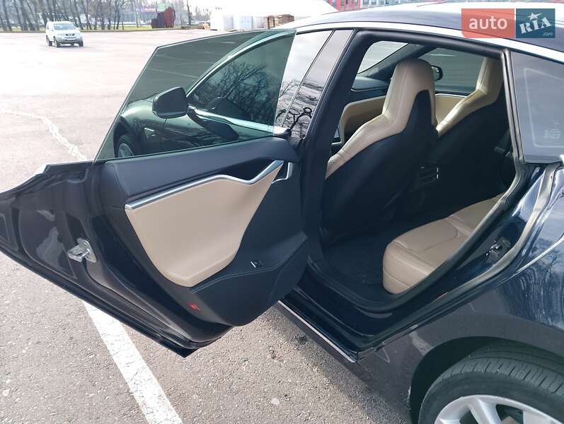 Ліфтбек Tesla Model S 2014 в Києві