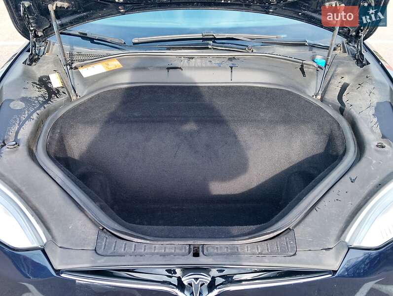 Ліфтбек Tesla Model S 2014 в Києві