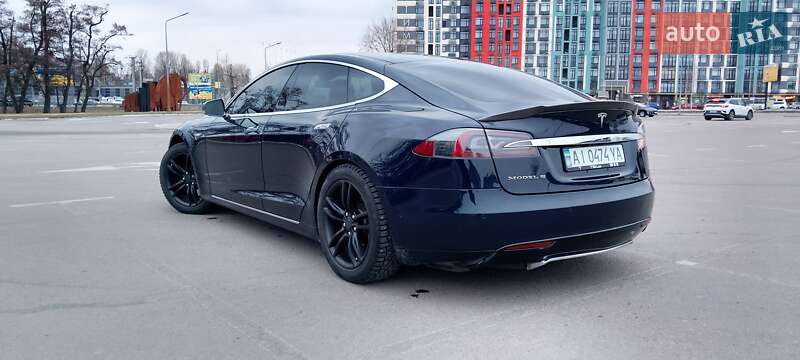 Ліфтбек Tesla Model S 2014 в Києві