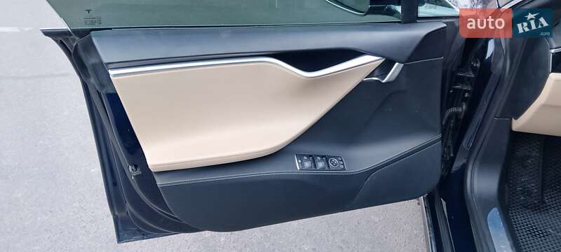 Ліфтбек Tesla Model S 2014 в Києві
