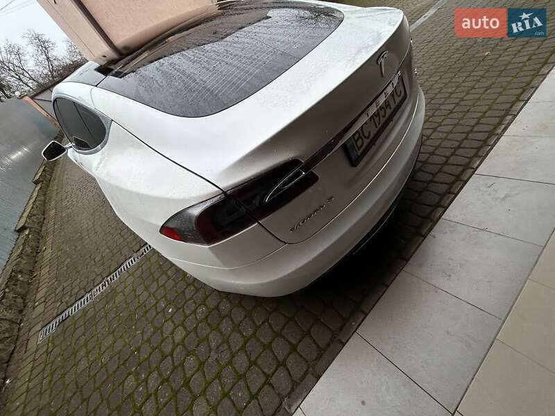 Лифтбек Tesla Model S 2013 в Львове