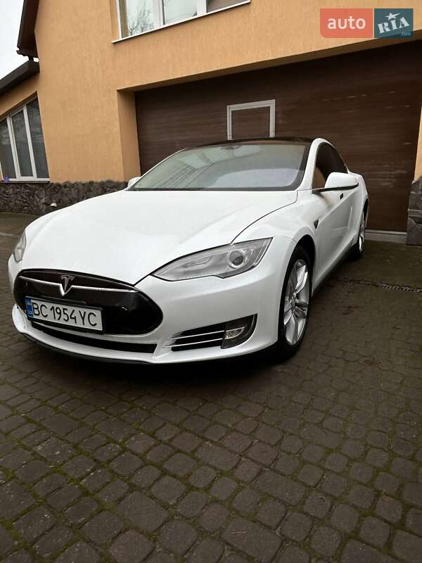 Лифтбек Tesla Model S 2013 в Львове