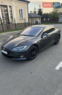 Лифтбек Tesla Model S 2016 в Львове