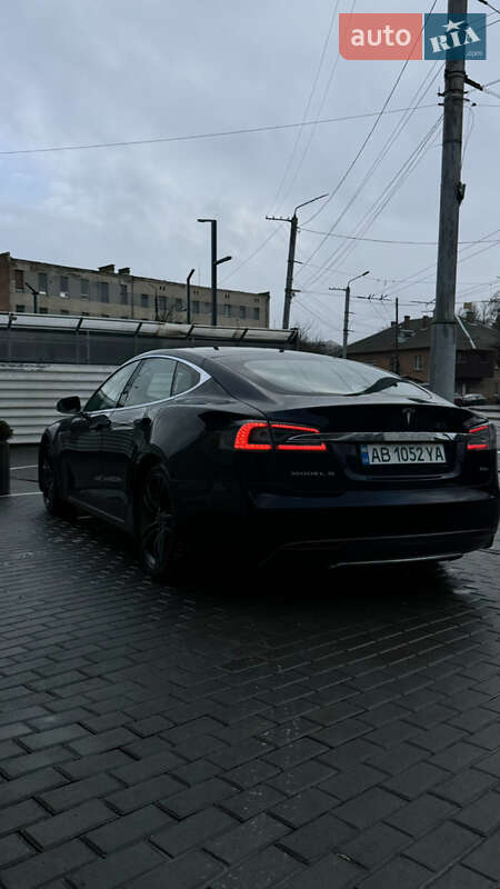 Лифтбек Tesla Model S 2015 в Виннице