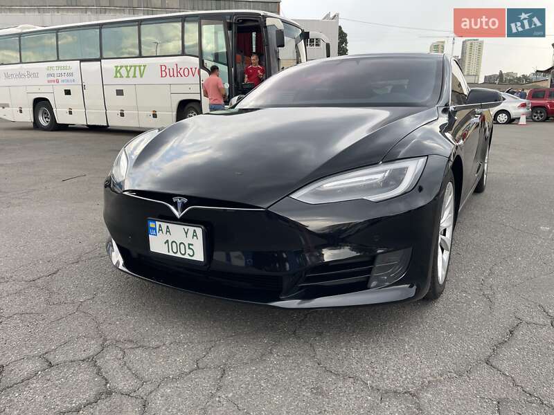 Лифтбек Tesla Model S 2016 в Киеве фото 17 Лифтбек Tesla Model S 2016 в Киеве