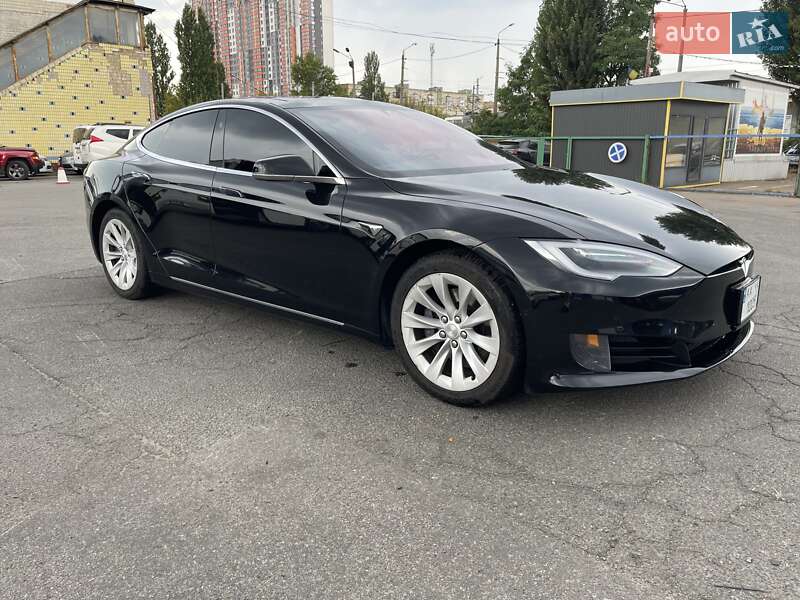 Лифтбек Tesla Model S 2016 в Киеве фото 21 Лифтбек Tesla Model S 2016 в Киеве