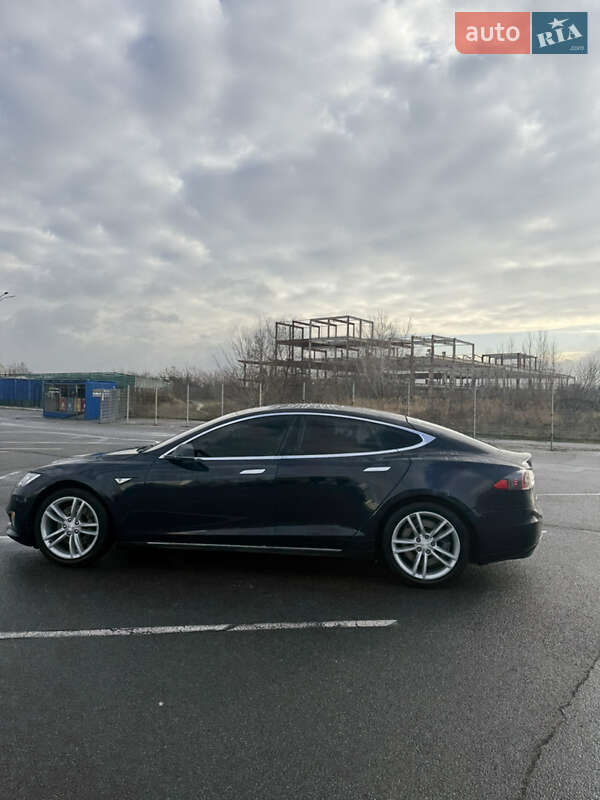 Лифтбек Tesla Model S 2013 в Киеве