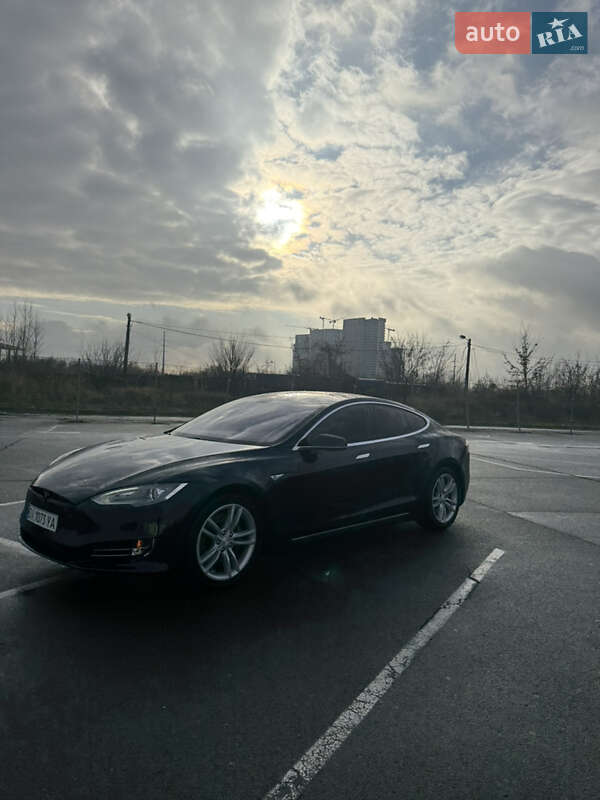 Лифтбек Tesla Model S 2013 в Киеве