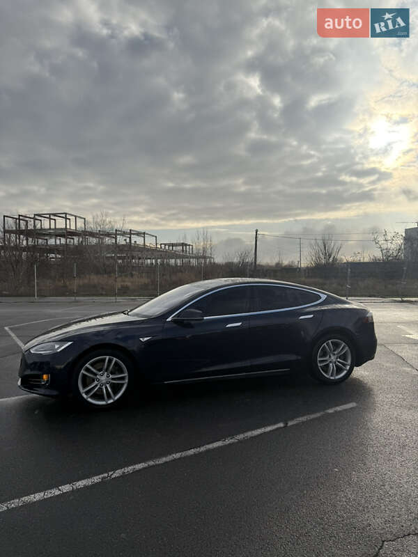 Лифтбек Tesla Model S 2013 в Киеве