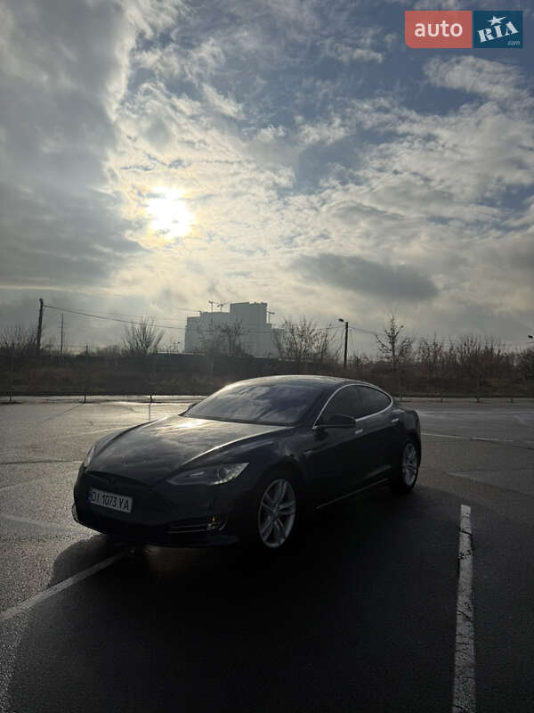 Лифтбек Tesla Model S 2013 в Киеве