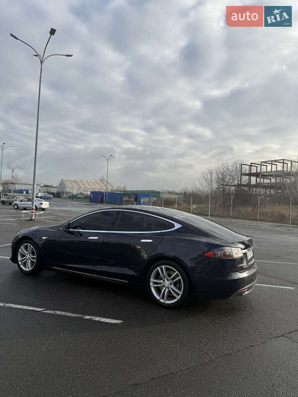 Лифтбек Tesla Model S 2013 в Киеве