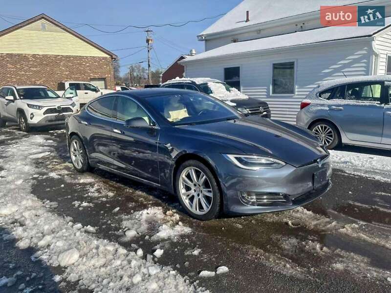 Лифтбек Tesla Model S 2020 в Сумах