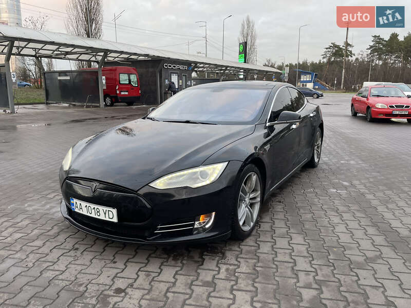 Tesla Model S 2014