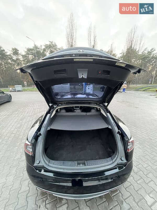 Лифтбек Tesla Model S 2014 в Киеве