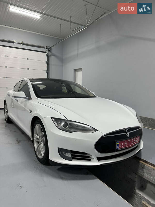 Лифтбек Tesla Model S 2015 в Миргороде