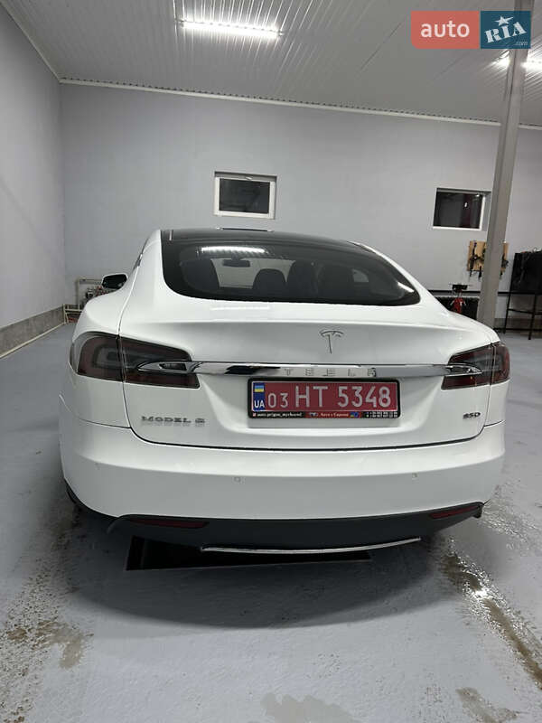 Лифтбек Tesla Model S 2015 в Миргороде