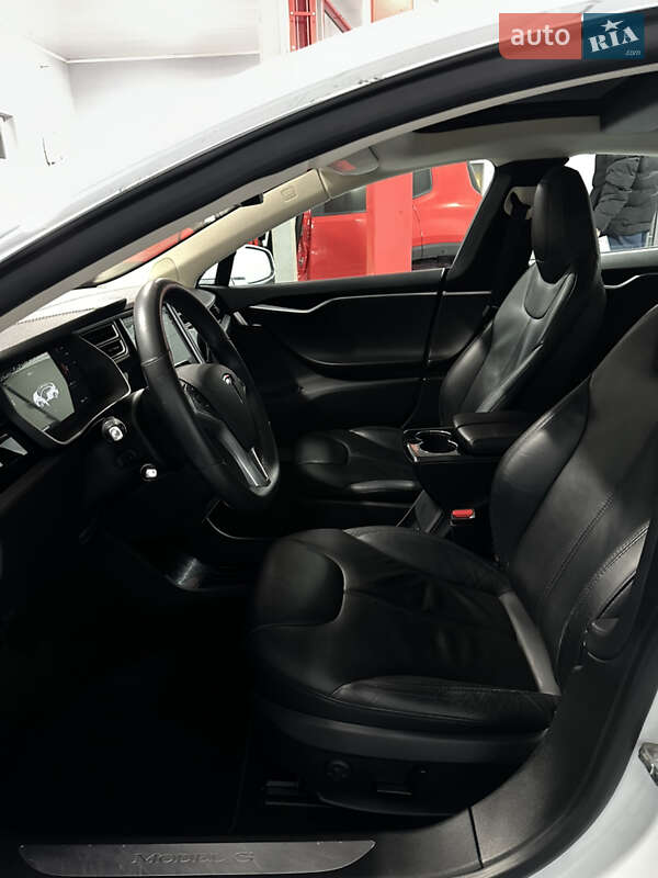 Лифтбек Tesla Model S 2015 в Миргороде