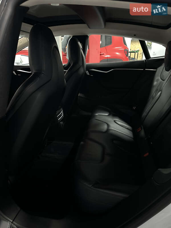 Лифтбек Tesla Model S 2015 в Миргороде
