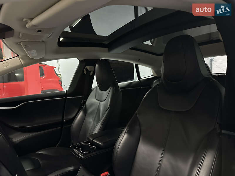 Лифтбек Tesla Model S 2015 в Миргороде