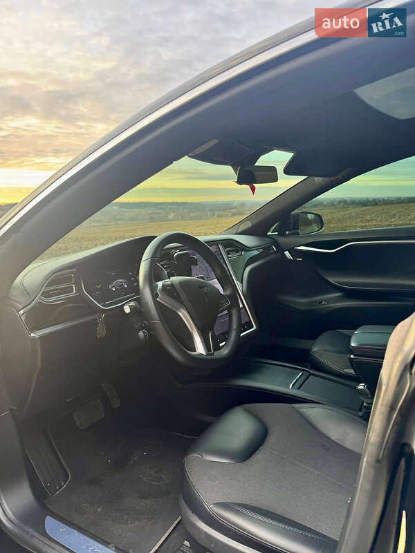Лифтбек Tesla Model S 2016 в Львове фото 5 Лифтбек Tesla Model S 2016 в Львове