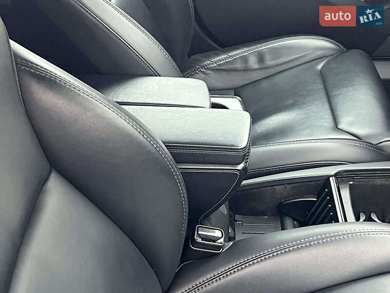 Лифтбек Tesla Model S 2019 в Киеве фото 33 Лифтбек Tesla Model S 2019 в Киеве