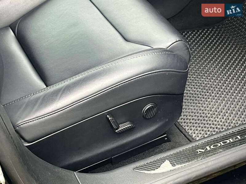 Лифтбек Tesla Model S 2019 в Киеве фото 31 Лифтбек Tesla Model S 2019 в Киеве